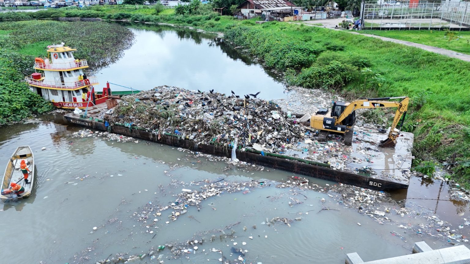 Prefeitura de Manaus já retirou mais de mil toneladas de resíduos da orla do rio Negro em 2026 – Prefeitura Municipal de Manaus