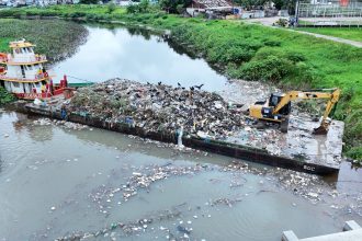 Prefeitura de Manaus já retirou mais de mil toneladas de resíduos da orla do rio Negro em 2026 – Prefeitura Municipal de Manaus