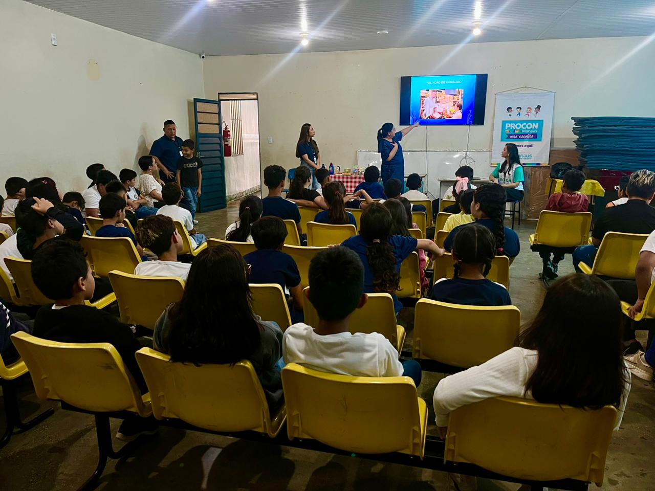 Procon Manaus realiza ação sobre direitos do consumidor