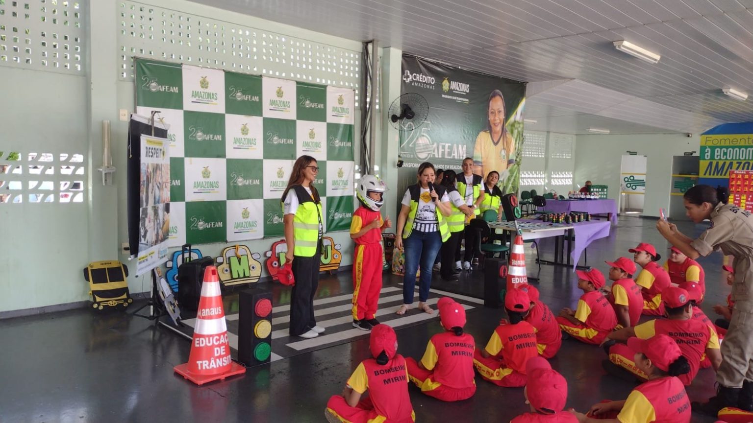 Prefeitura de Manaus realiza ação de educação no trânsito com 57 alunos do Bombeiro Mirim em 29/4
