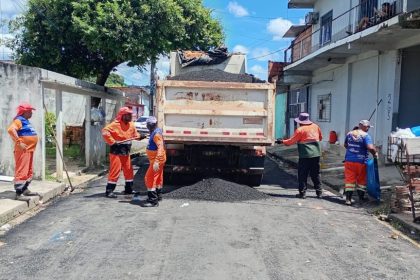 Prefeitura de Manaus amplia manutenção asfáltica em rua A do bairro São José Operário na zona Leste