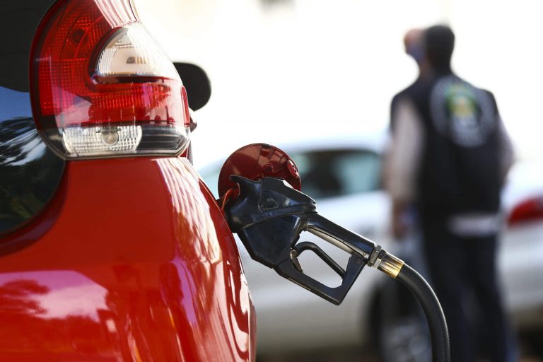 Comissão de Finanças debate oscilações nos preços da gasolina e do diesel