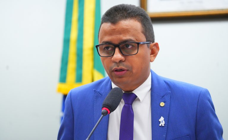 Comissão aprova exigência de máquinas de cartão acessíveis a pessoas com deficiência visual