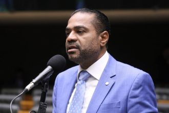 Comissão aprova projeto que inclui templos religiosos em programa de energia renovável