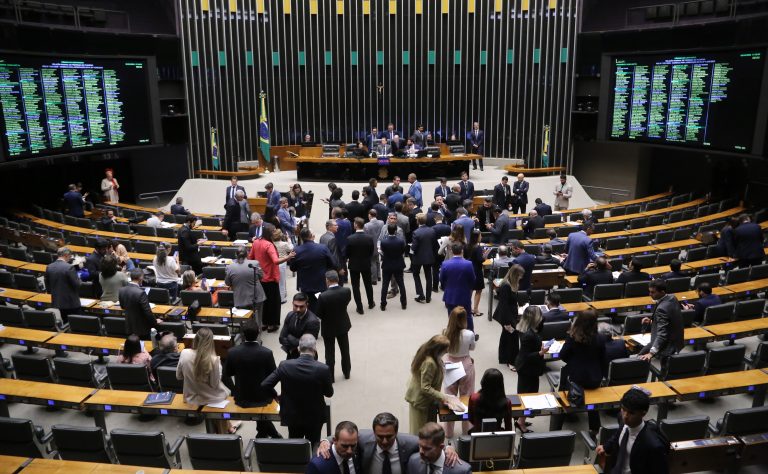 Projeto aprovado cria a Taxa de Fiscalização e Serviços da ANP