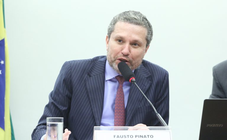 Projeto amplia para R$ 7 mil a dedução de gastos com educação no Imposto de Renda