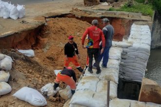 Prefeitura de Manaus avança na drenagem em Manaus no cruzamento da Colônia Terra Nova com rip-rap e aduelas