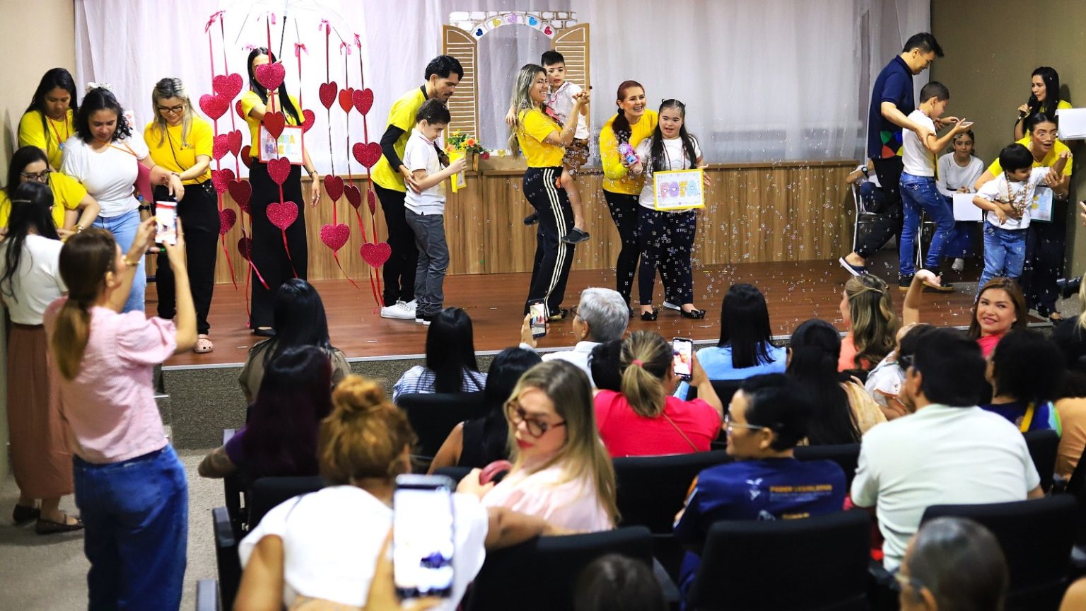 Aleam realiza homenagem pelo Dia das Mães com participação de crianças atendidas no Centro de Inclusão Sensorial