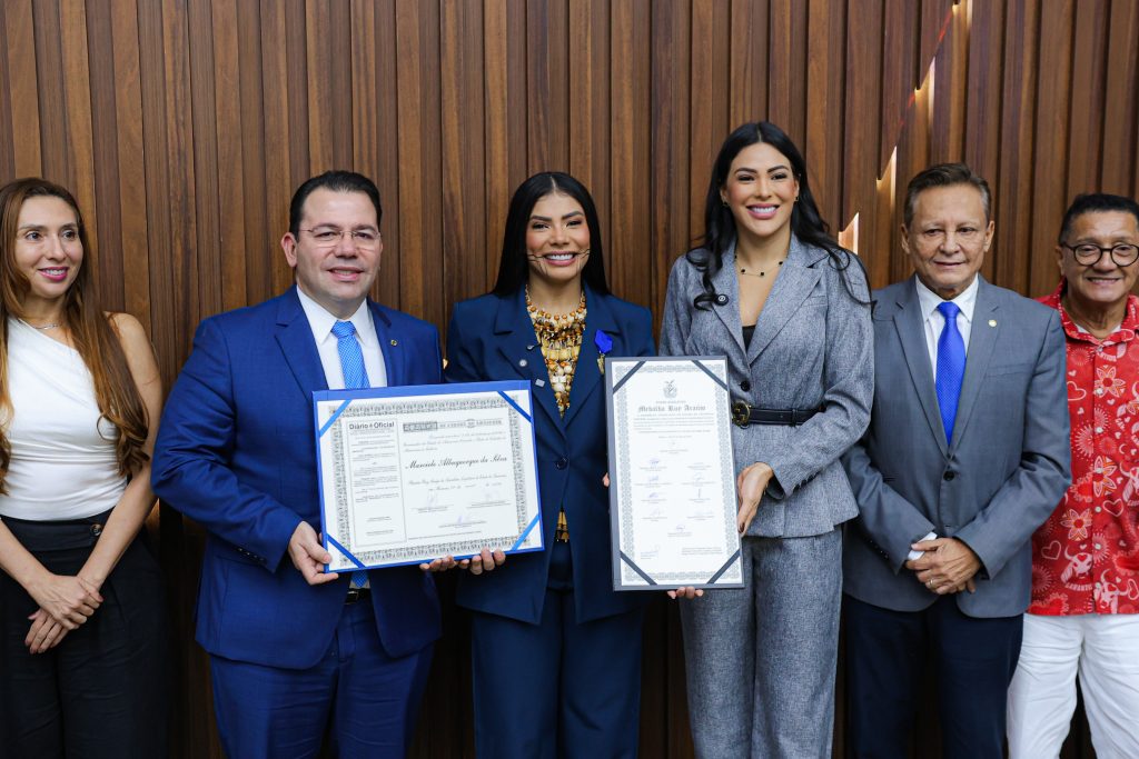 Por iniciativa de Wilker Barreto, Marciele Albuquerque recebe título de Cidadã Amazonense
