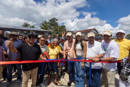 No Careiro da Várzea, deputada Mayra Dias participa da inauguração da estrada do Cambixe