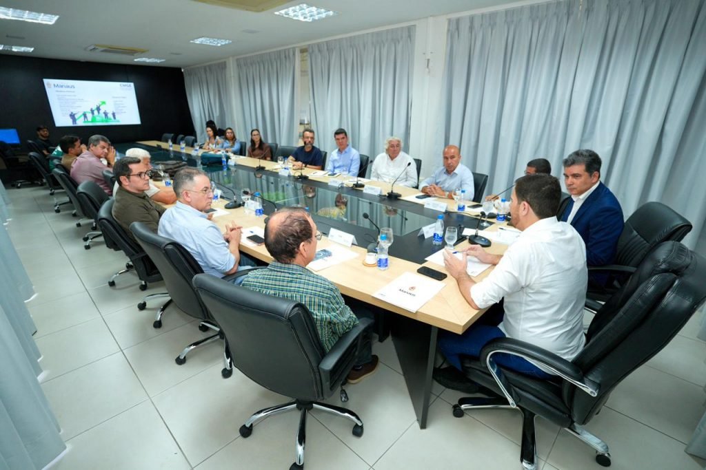 Prefeito de Manaus participa da 4ª reunião do CMGE no CCC e diz que diálogo técnico é essencial