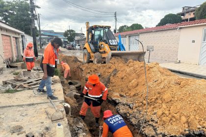 Prefeitura de Manaus implanta nova rede de drenagem na rua Siena para prevenir alagamentos no bairro Flores