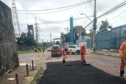 Prefeitura de Manaus inicia manutenção asfáltica na rua Abelardo Barbosa e reforça mobilidade no Aleixo