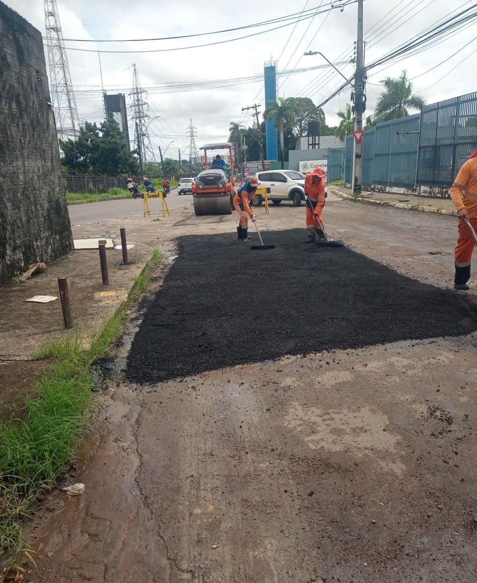 Prefeitura de Manaus inicia manutenção asfáltica na rua Abelardo Barbosa e reforça mobilidade no Aleixo