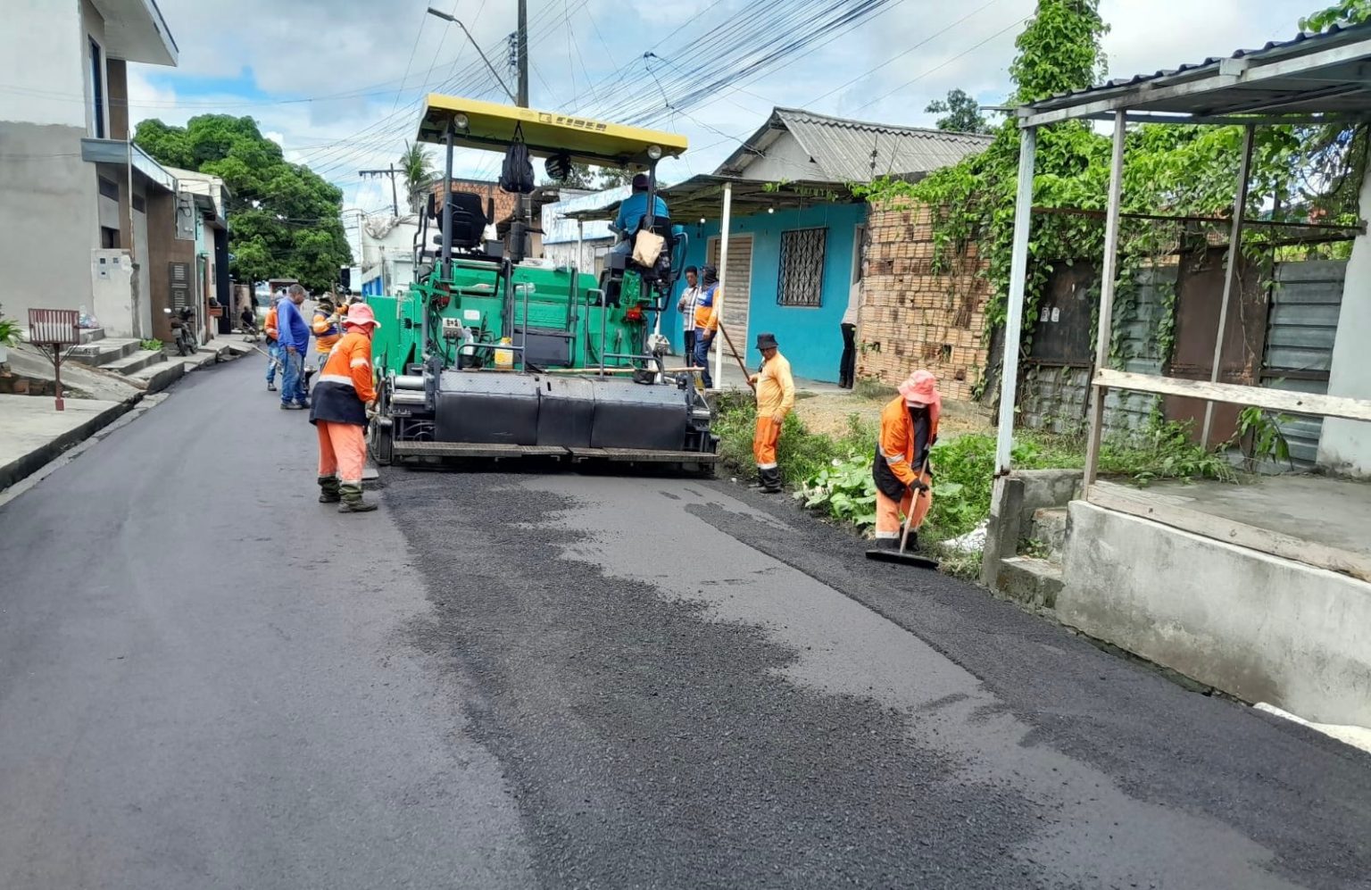 Recapeamento asfáltico na rua das Mangabeiras melhora mobilidade na zona Leste de Manaus