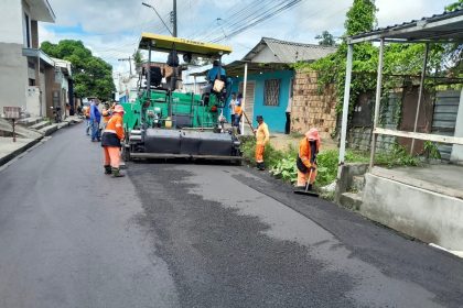 Recapeamento asfáltico na rua das Mangabeiras melhora mobilidade na zona Leste de Manaus