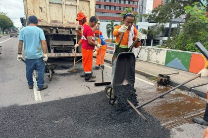 Prefeitura de Manaus realiza manutenção asfáltica na avenida Constantino Nery para melhorar mobilidade e segurança