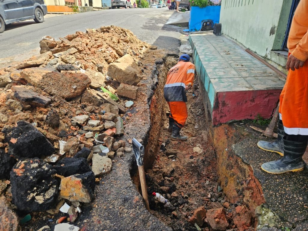 Prefeitura de Manaus intensifica obras de drenagem no bairro Compensa para recuperar sistema e reduzir alagamentos