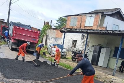 Prefeitura de Manaus intensifica recuperação asfáltica em Manaus na rua 51 do Parque 10 de Novembro