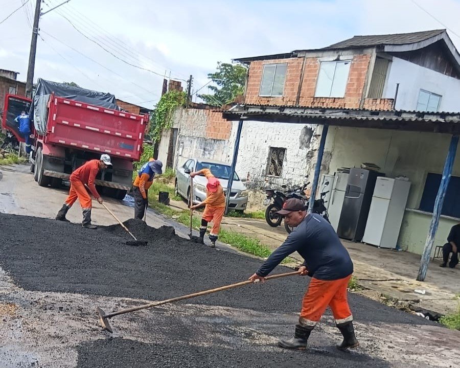 Prefeitura de Manaus intensifica recuperação asfáltica em Manaus na rua 51 do Parque 10 de Novembro