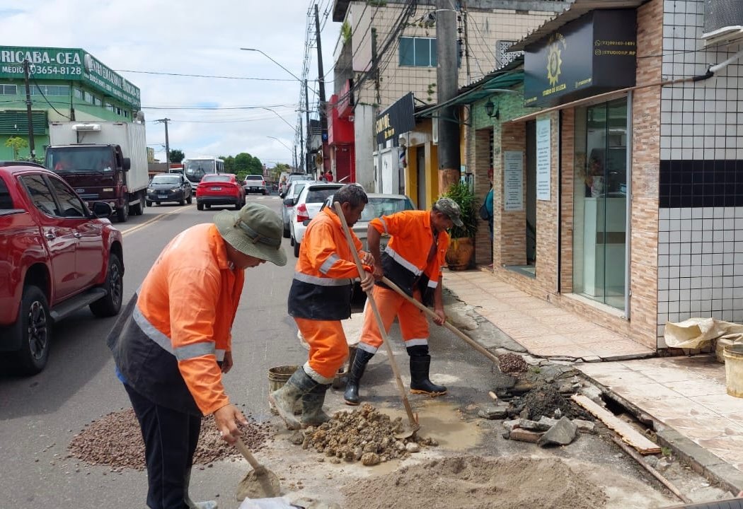 Prefeitura de Manaus realiza recuperação do sistema de drenagem e restaura calçada na avenida Cravina dos Poetas