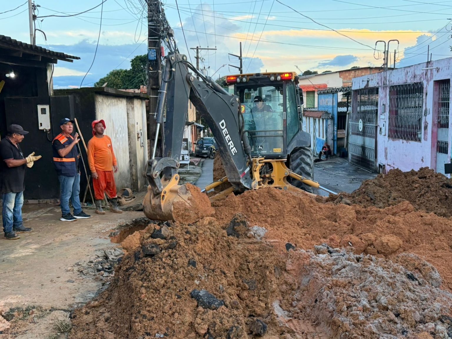 Prefeitura de Manaus conclui recuperação da drenagem profunda na avenida Rio Negro após obstrução por lixo