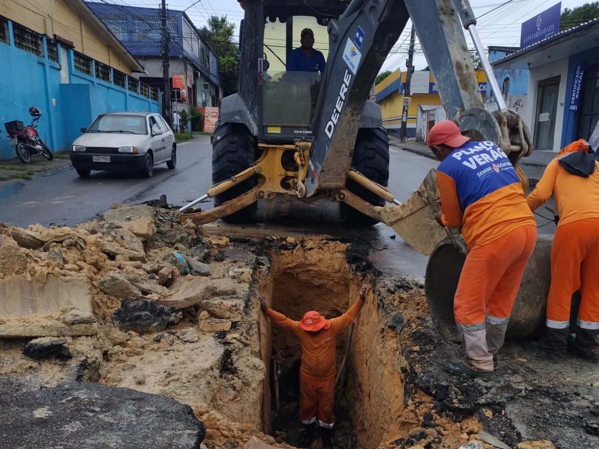 Prefeitura de Manaus realiza recuperação da rede de drenagem na rua 202 do bairro Cidade Nova