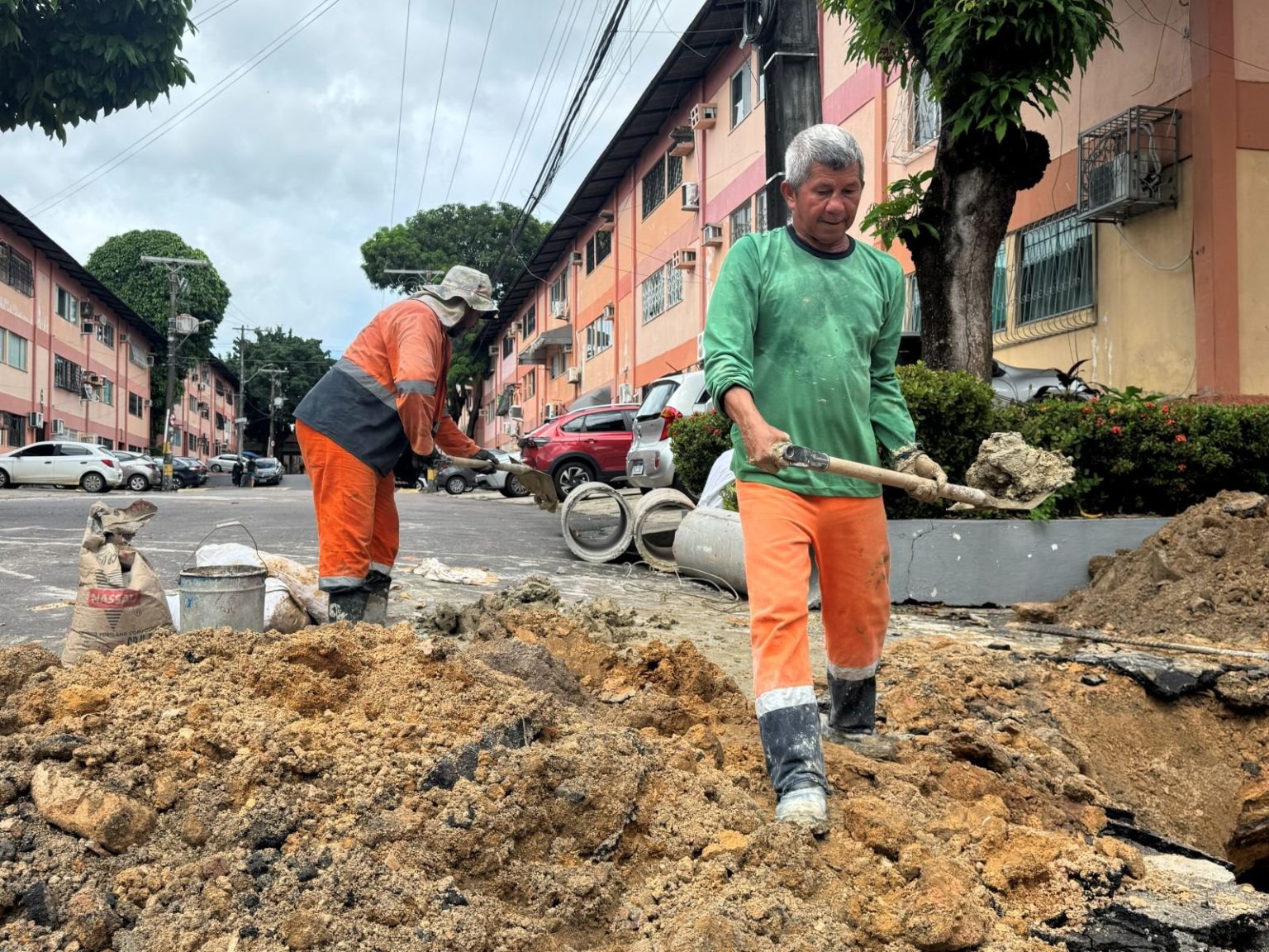 Manaus intensifica recuperação da drenagem profunda na rua Ló 2 para reduzir riscos de alagamentos e erosões