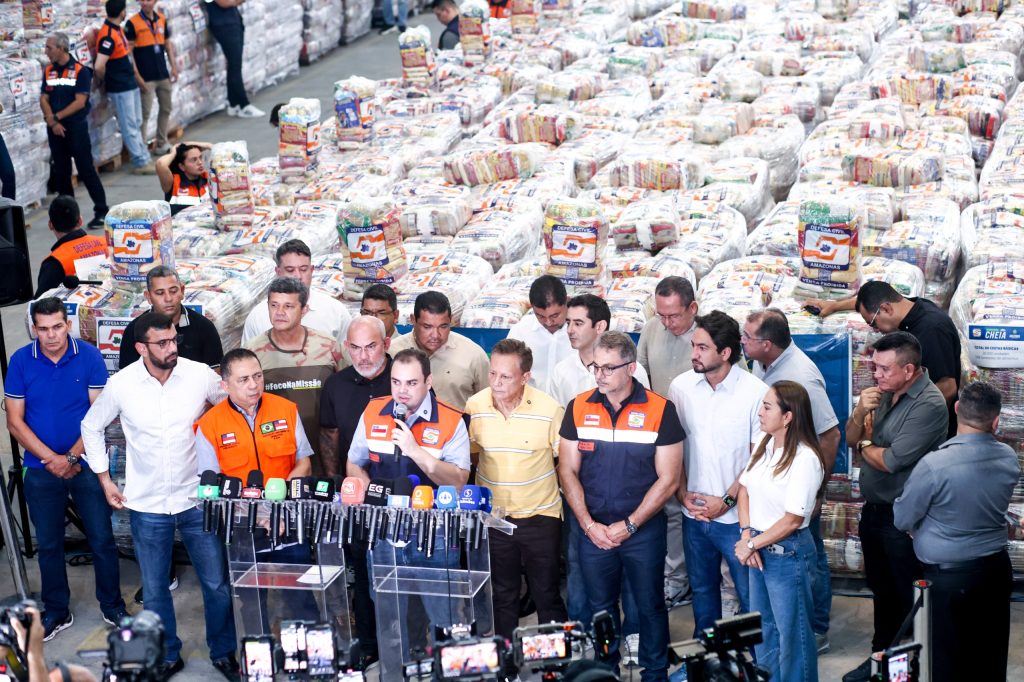 Presidente em exercício, Adjuto Afonso acompanha envio de ajuda humanitária da Operação Cheia 2026 ao interior do Amazonas