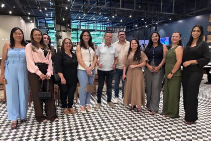 Presidente em exercício da Aleam, Adjuto Afonso recebe comitiva de Boca do Acre durante mostra estadual do SUS