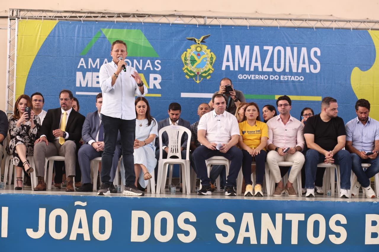 Presidente em exercício da Aleam, deputado Adjuto Afonso reforça apoio à moradia digna durante entrega de títulos definitivos em Manaus