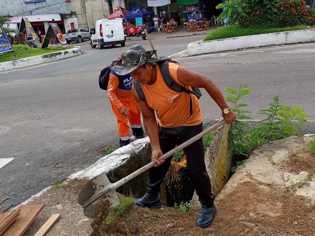 Recuperação de caixa coletora na avenida Brigadeiro Hilário Gurjão reforça escoamento na zona Leste de Manaus