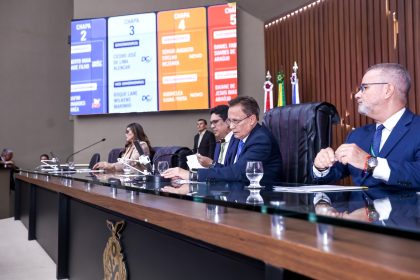 Sob comando do deputado Adjuto Afonso, Aleam elege novo governador e vice do Amazonas