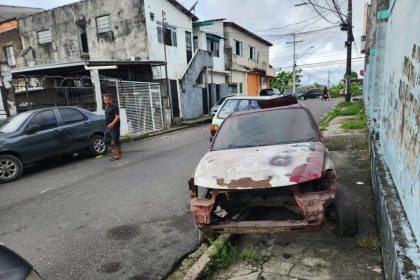 Prefeitura de Manaus remove veículos abandonados de vias para melhorar fluidez do trânsito e segurança pública