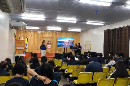 Maio Laranja mobiliza alunos de escola municipal em Manaus contra abuso sexual infantil