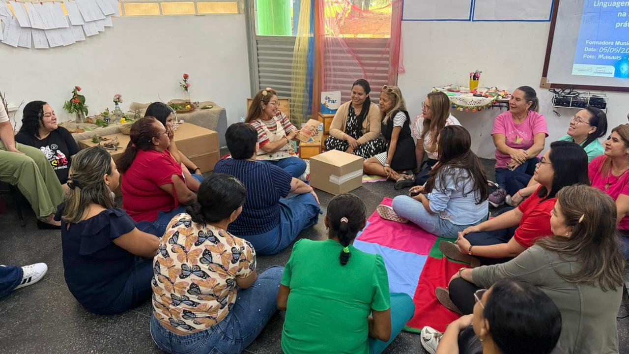Formação do Programa Leitura e Escrita reúne 2.500 educadores sobre linguagem oral e escrita na educação infantil em Manaus