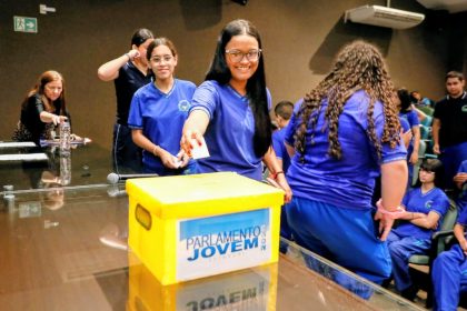 Assembleia Legislativa do Amazonas realiza eleições e alunos já elegeram 80% dos representantes do Programa Parlamento Jovem 2026