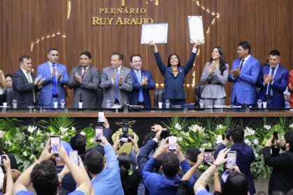 Marciele Albuquerque é homenageada com a Medalha Ruy Araújo e o Título de Cidadã do Amazonas