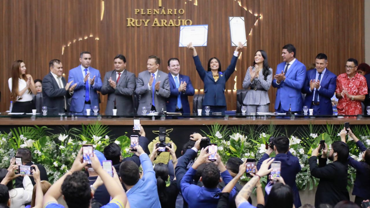 Marciele Albuquerque é homenageada com a Medalha Ruy Araújo e o Título de Cidadã do Amazonas