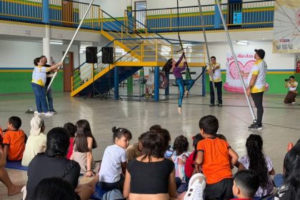 Festival Feminino de Artes Circenses leva apresentações e debates a escolas públicas de Manaus