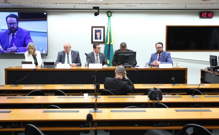 Ministério da Fazenda aponta cooperação entre órgãos como chave contra lavagem de dinheiro em fintechs