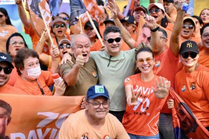 David Almeida percorre Manaus em domingo de bandeiraços do 70