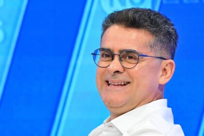 “Vou levar o Bolsa Universidade para todo o Amazonas”, afirma David em debate na TV Norte