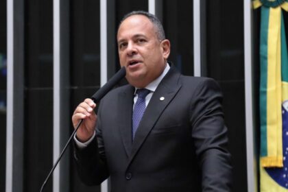 Projeto proíbe cobrança de estacionamento de quem trabalha em centros comerciais